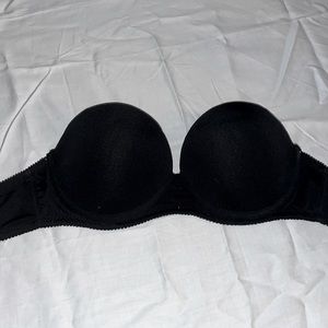 Tarea Rue21 black strapless push-up bra.